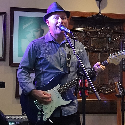 Music at West Wyalong Services Club